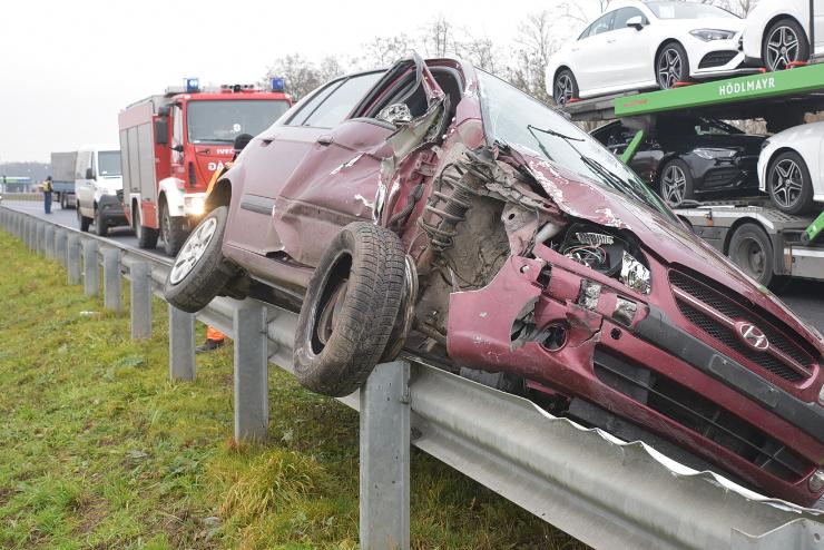 Frontlis balesetet kerlt el a kamionsofr - rosszul lett egy Hyundai vezetje Krmendnl